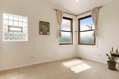 1817 Honore St, Chicago IL 60657-2007 exterior