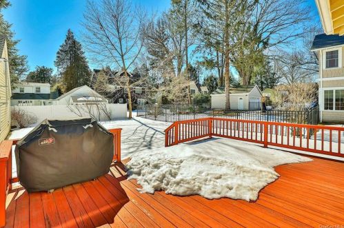 8 Oak Rd, Briarcliff NY 10510-2327 exterior