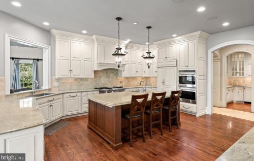 271 Blackburn Dr, Berwyn PA  19312-2801 exterior