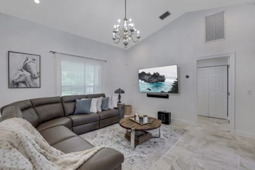 480 15th St, Naples FL 34117-4403 exterior