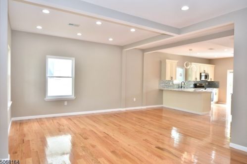 8 Evagrod St, Bridgewater, NJ 08807-3219