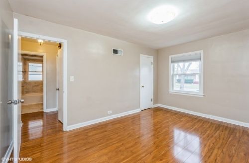 6300 Karlov Ave, Chicago IL 60652-3122 exterior