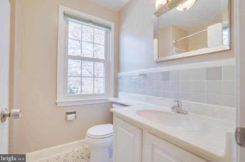 617 Azalea Dr, Rockville MD 20850-2010 exterior