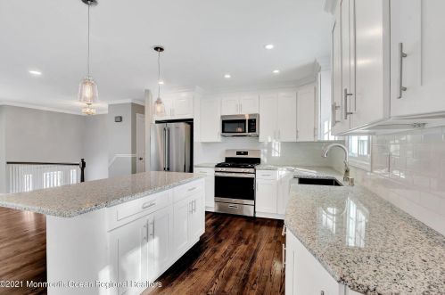 4 Hampton Dr, East Freehold NJ 07728-3148 exterior