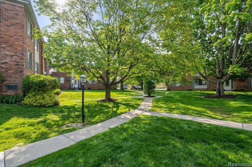 500 Romeo Rd, Rochester MI 48307-1673 exterior