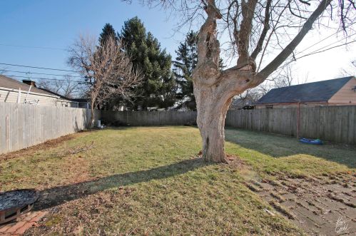 209 Gretta Ave, Waukegan IL 60085-4648 exterior