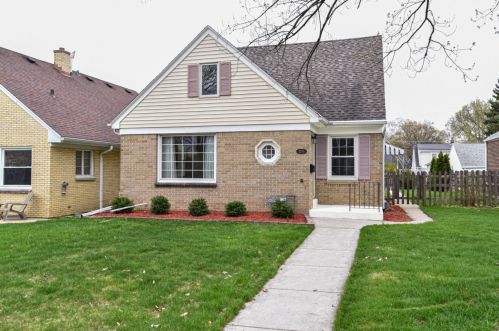 2770 83rd St, Milwaukee, WI 53219-2403