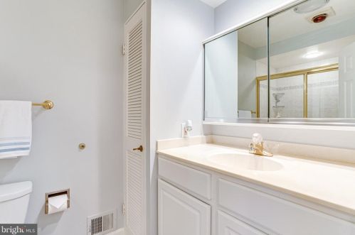 5819 Tudor Ln, Rockville MD 20852-2852 exterior