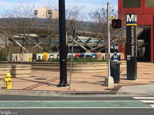 702 22nd St, Arlington VA 22202-2749 exterior