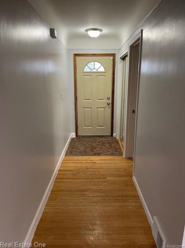 6845 Plainfield St, Dearborn Heights MI  48127-1922 exterior