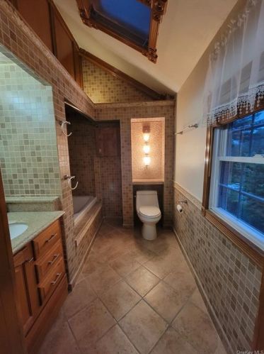 323 Grand Ave, Poughkeepsie NY 12603-4403 exterior