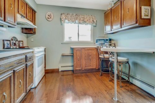 366 Great East Neck Rd, Babylon NY 11704-7616 exterior