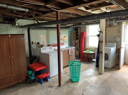 59 Mechanic St, Killingly CT 06239-2829 exterior