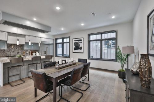 613 Bainbridge St, Philadelphia PA 19146-2413 exterior