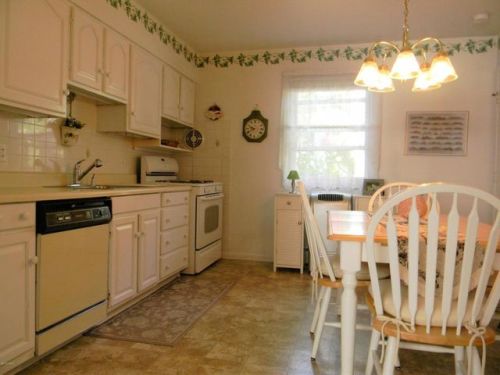 6 Morgan Mnr, Lenox MA  01240-2561 exterior