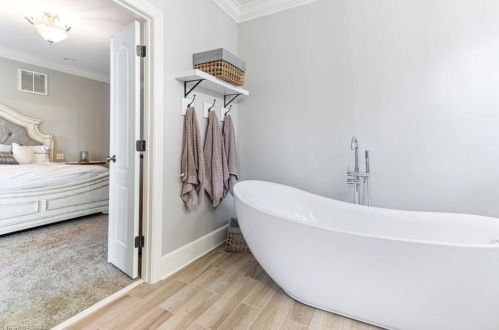 16 Middlefield Ct, Greensboro NC  27455-2257 exterior