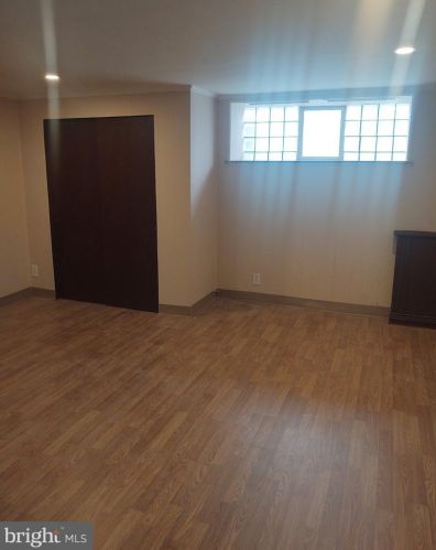 6658 Erdrick St, Philadelphia PA 19135-1604 exterior