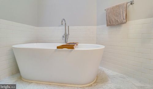 7041 Chesley Search Way, Alexandria VA 22315-4754 exterior