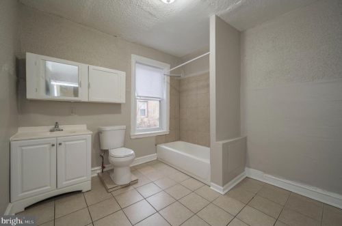 2952 Hicks St, Philadelphia PA 19146-4820 exterior