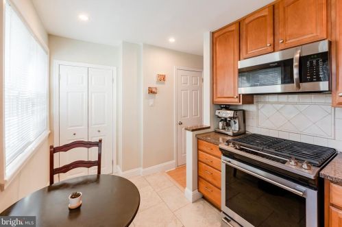 1231 Kater St, Philadelphia PA 19147-1817 exterior