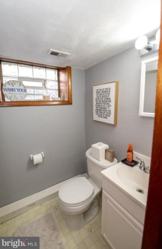 809 Borbeck Ave, Philadelphia PA 19111-2208 exterior