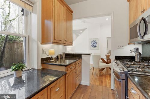 407 5 St, Washington DC 20003-2051 exterior