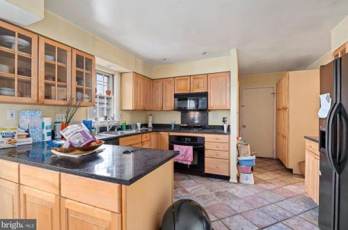 7907 Ivymount Ter, Rockville MD 20854-3753 exterior