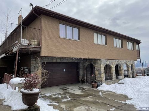 114 Pine St, Cliffside Park, NJ 07010-1018