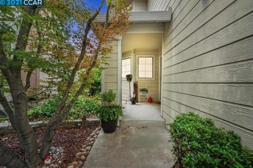 1019 Pinehurst Ct, Concord, CA 94521-4532