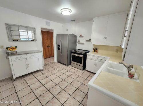 4814 Helen St, Tucson AZ 85719-4423 exterior