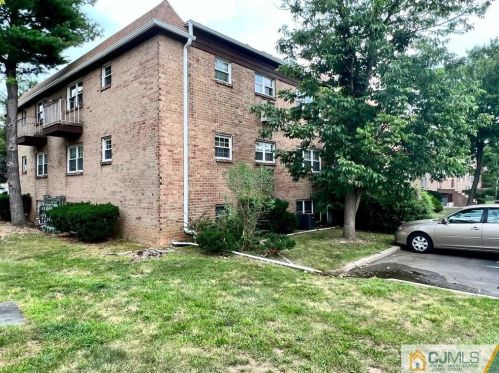 351 College Dr, Edison NJ 08817-5951 exterior