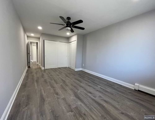 18 Massa Ln, Edgewater NJ exterior