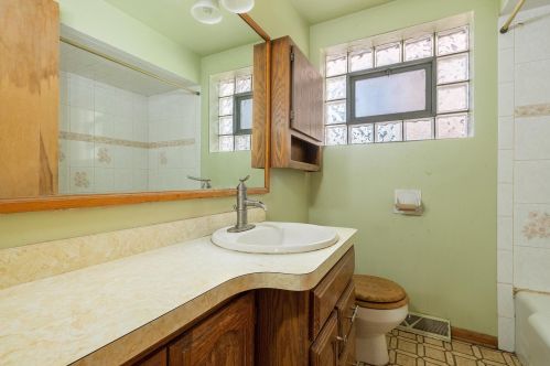 6022 Kilpatrick Ave, Chicago IL 60629-5637 exterior