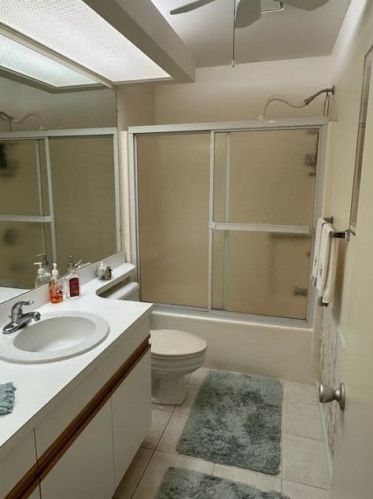 18 Lake Vista Trl, Fort Pierce FL 34952-6372 exterior