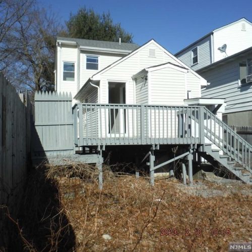 19 Cres Ave, Paterson NJ 07512-2305 exterior