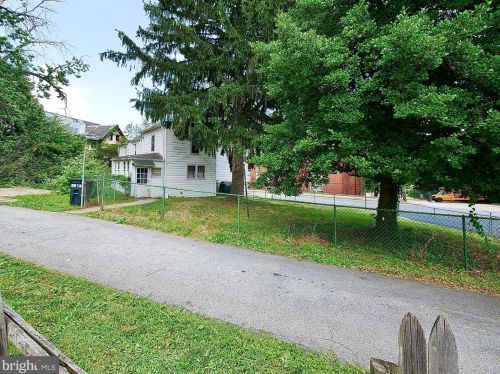 54 Upland Ave, Chester PA 19015-2427 exterior