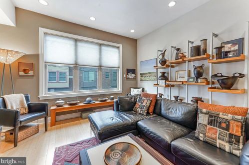 1023 19 St, Philadelphia PA 19146-2938 exterior