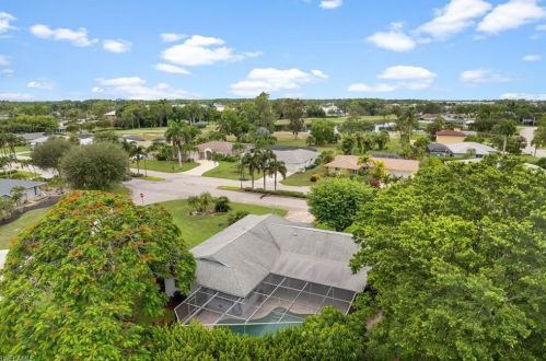 59 Pebble Bch Blvd, Naples FL 34113-8349 exterior