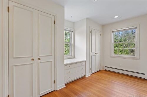 181 Long Lots Rd, Westport CT 06880-3826 exterior