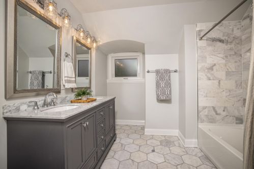 405 Daphne Rd, Milwaukee WI  53217-4242 exterior