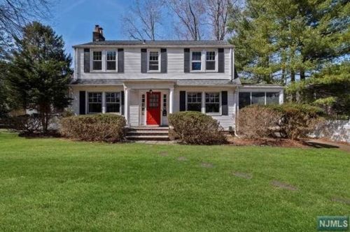 611 Piermont Rd, Demarest, NJ 07627-1104