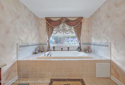 17 Monticello Ct, Morganville NJ 07751-4162 exterior