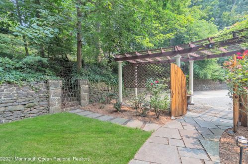 50 Hooper Ave, Atlantic Highlands NJ  07716-1537 exterior