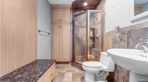 2 Toboggan Rdg Rd, Upper Saddle River NJ 07458-2521 exterior