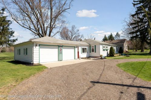 311 Madison St, Dewitt, MI 48820-8936