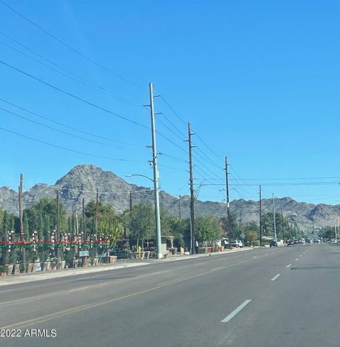 7008 11th Way, Phoenix AZ  85020-5313 exterior