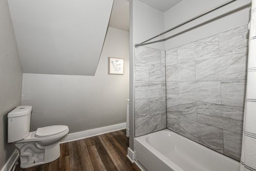 3722 7 St, Milwaukee WI 53212-1437 exterior