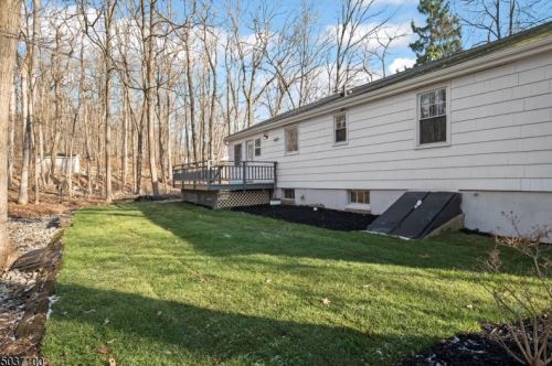 67 Shawnee Trl, Wharton NJ  07885-2925 exterior