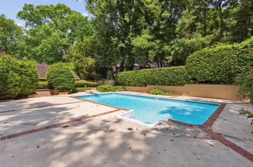 2515 Habersham Rd, Atlanta GA 30305-3566 exterior