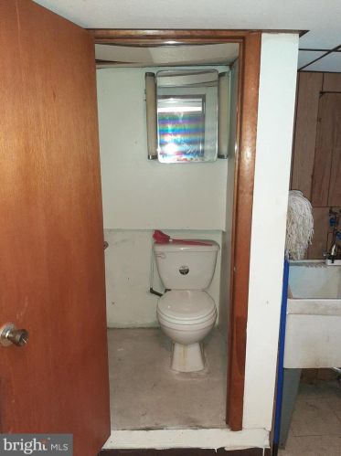 2337 15 St, Philadelphia PA 19102-5025 exterior